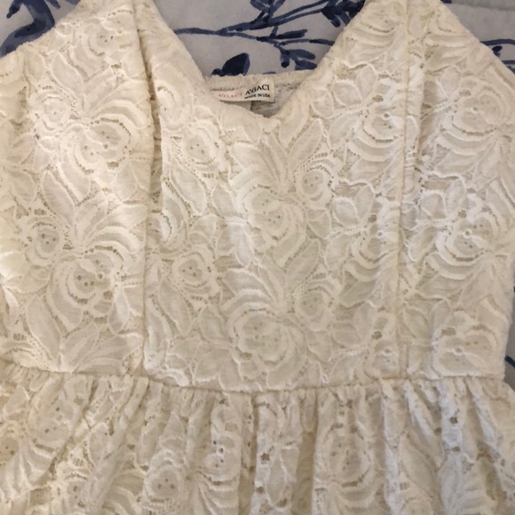 White lace romper - Picture 2 of 2